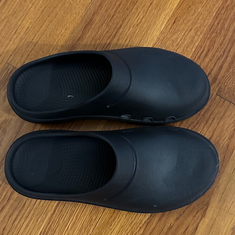 Oofos clogs women’s 8